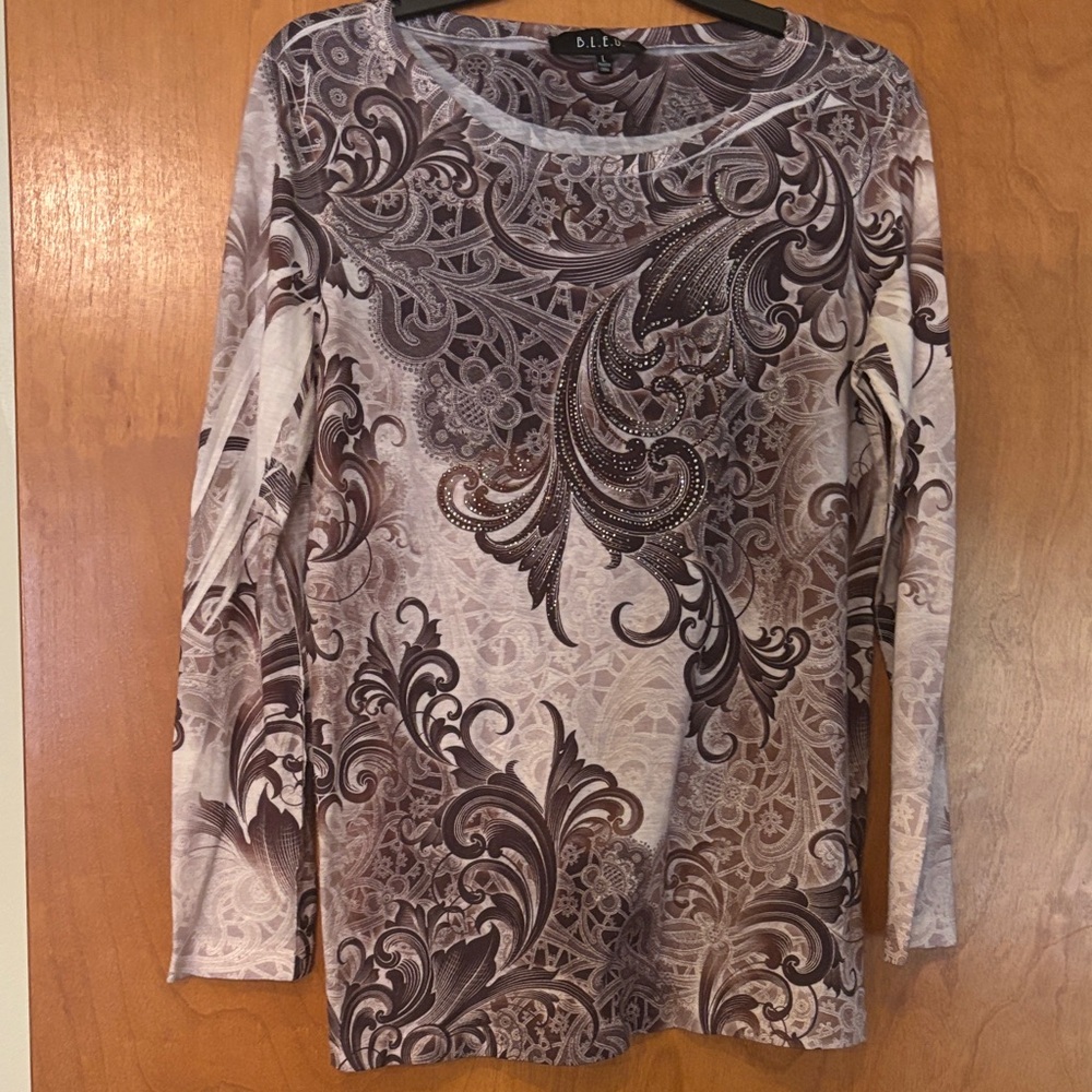 Elegant Long Sleeve Paisley Top - Brown and Cream